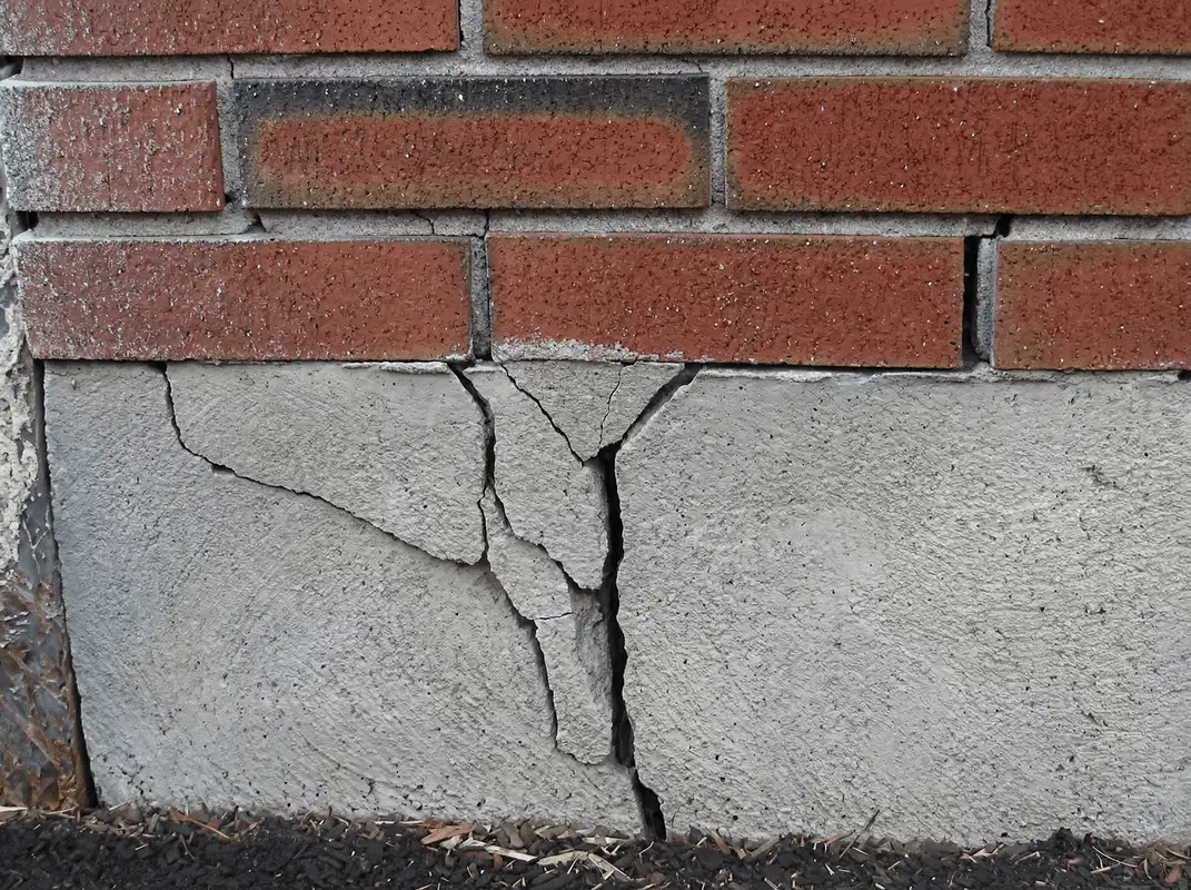 Concrete foundation with serious structural damage in Tucson, AZ